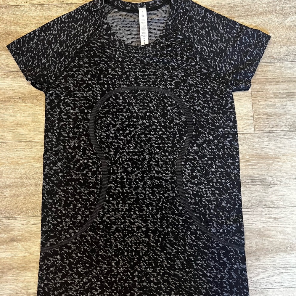 Lululemon swiftly top